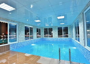 شقة بغرفة نوم وصالة ضمن مجمع مريح في منطقة محمودلار- ألانيا.