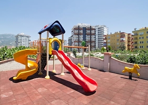 شقة بغرفة نوم وصالة ضمن مجمع مريح في منطقة محمودلار- ألانيا.