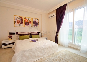 شقة بغرفة نوم وصالة ضمن مجمع مريح في منطقة محمودلار- ألانيا.