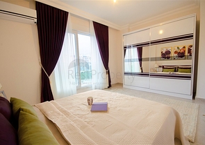 شقة بغرفة نوم وصالة ضمن مجمع مريح في منطقة محمودلار- ألانيا.