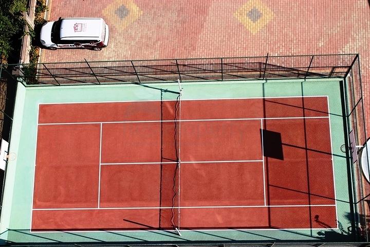 شقة واسعة ضمن مجمع سكني في منطقة ماهموت لار – ألانيا .