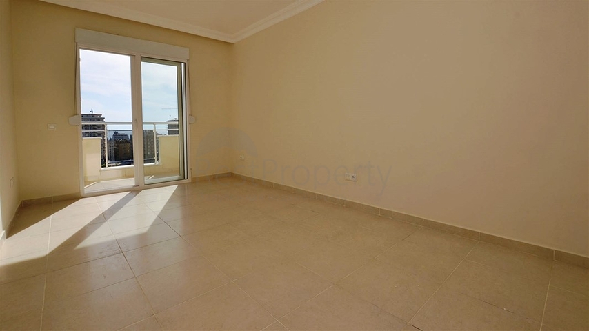 شقة واسعة ضمن مجمع سكني في منطقة ماهموت لار – ألانيا .