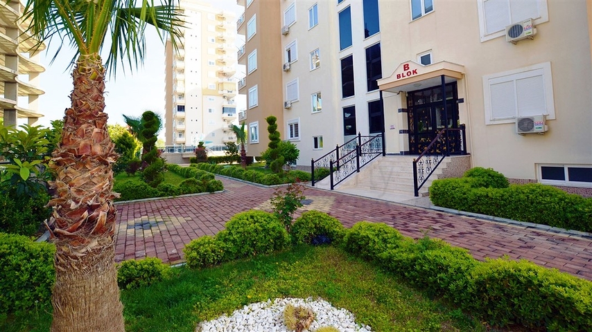 شقة واسعة ضمن مجمع سكني في منطقة ماهموت لار – ألانيا .