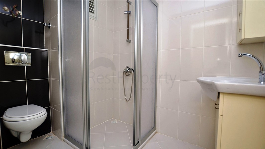 شقة واسعة ضمن مجمع سكني في منطقة ماهموت لار – ألانيا .