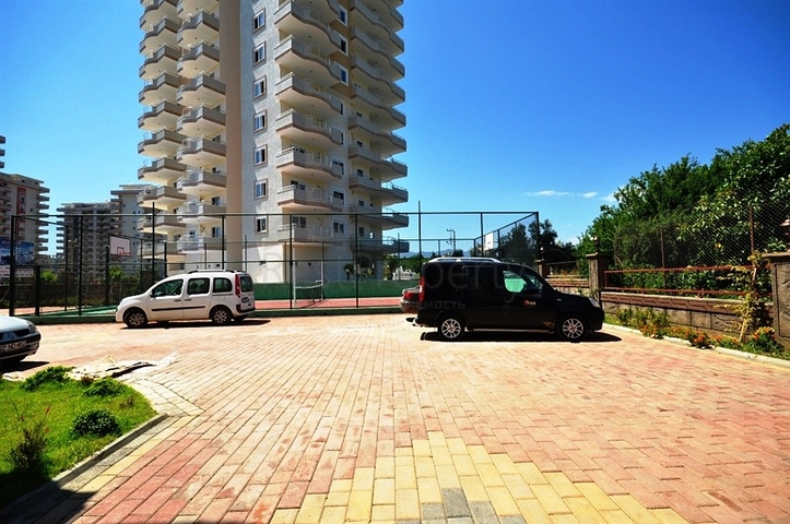 شقة واسعة ضمن مجمع سكني في منطقة ماهموت لار – ألانيا .