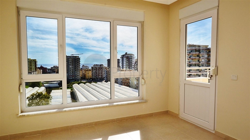 شقة واسعة ضمن مجمع سكني في منطقة ماهموت لار – ألانيا .