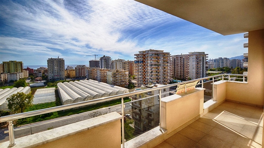 شقة واسعة ضمن مجمع سكني في منطقة ماهموت لار – ألانيا .