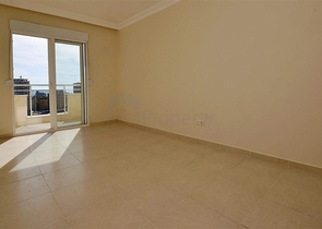 شقة واسعة ضمن مجمع سكني في منطقة ماهموت لار – ألانيا .