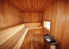 شقة واسعة ضمن مجمع سكني في منطقة ماهموت لار – ألانيا .