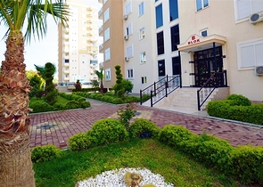 شقة واسعة ضمن مجمع سكني في منطقة ماهموت لار – ألانيا .