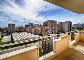 شقة واسعة ضمن مجمع سكني في منطقة ماهموت لار – ألانيا .