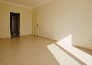 شقة واسعة ضمن مجمع سكني في منطقة ماهموت لار – ألانيا .