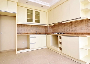 شقة واسعة ضمن مجمع سكني في منطقة ماهموت لار – ألانيا .