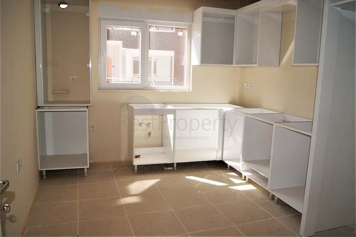 مجمع سكني في المراحل النهائية من البناء في منطقة كونيالتي – أنطاليا