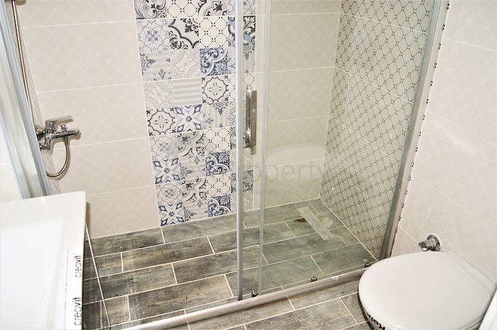 مجمع سكني في المراحل النهائية من البناء في منطقة كونيالتي – أنطاليا