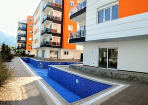 مجمع سكني في المراحل النهائية من البناء في منطقة كونيالتي – أنطاليا