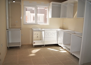 مجمع سكني في المراحل النهائية من البناء في منطقة كونيالتي – أنطاليا