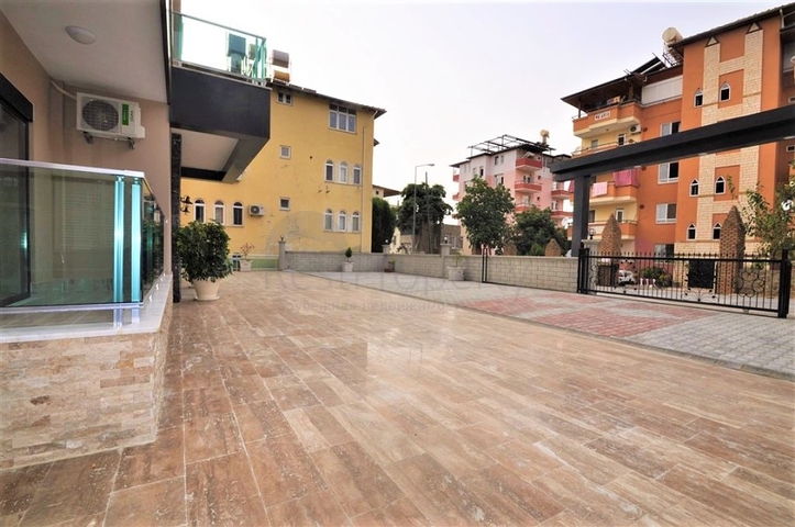 شقق ضمن مجمع سكني في المراحل النهائية من البناء في منطقة كاستل – ألانيا .