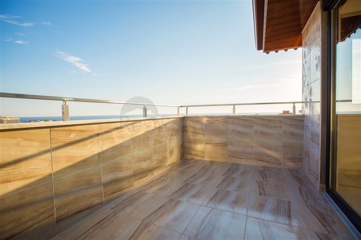 شقق ضمن مجمع سكني في المراحل النهائية من البناء في منطقة كاستل – ألانيا .