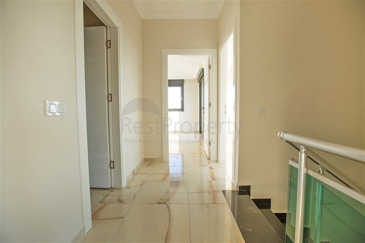 شقق ضمن مجمع سكني في المراحل النهائية من البناء في منطقة كاستل – ألانيا .