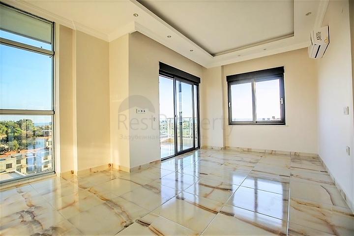 شقق ضمن مجمع سكني في المراحل النهائية من البناء في منطقة كاستل – ألانيا .