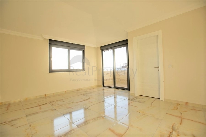 شقق ضمن مجمع سكني في المراحل النهائية من البناء في منطقة كاستل – ألانيا .