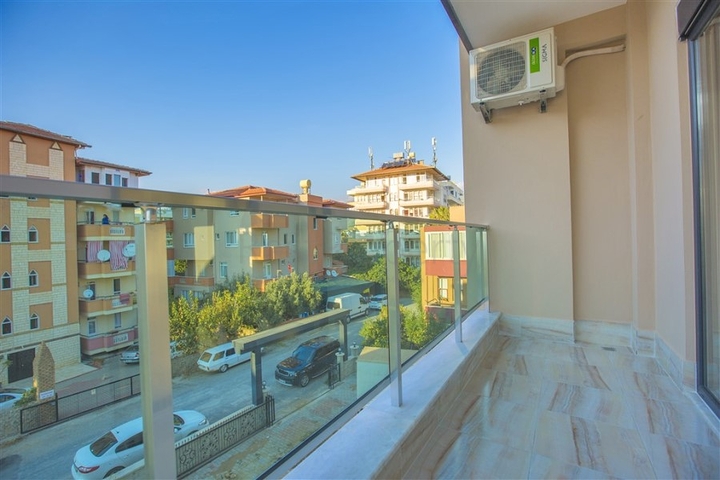 شقق ضمن مجمع سكني في المراحل النهائية من البناء في منطقة كاستل – ألانيا .