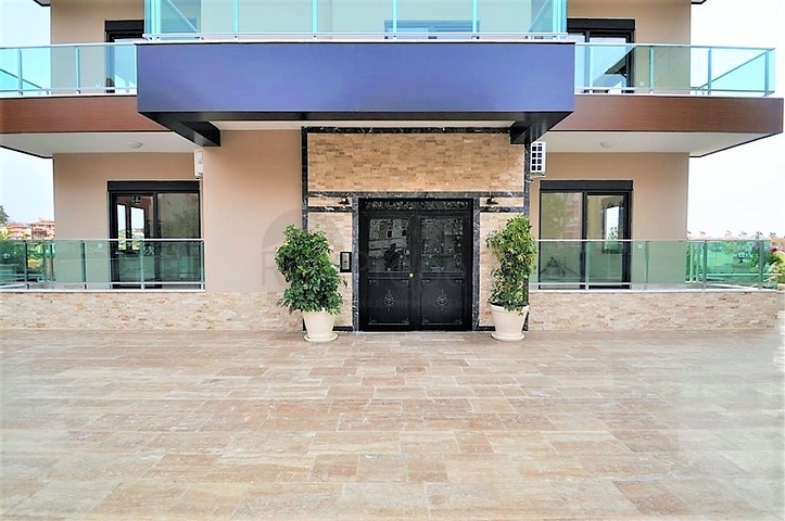 شقق ضمن مجمع سكني في المراحل النهائية من البناء في منطقة كاستل – ألانيا .