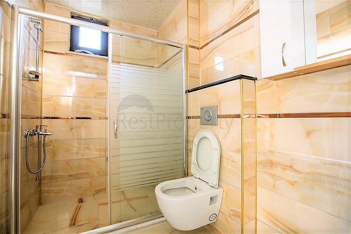 شقق ضمن مجمع سكني في المراحل النهائية من البناء في منطقة كاستل – ألانيا .