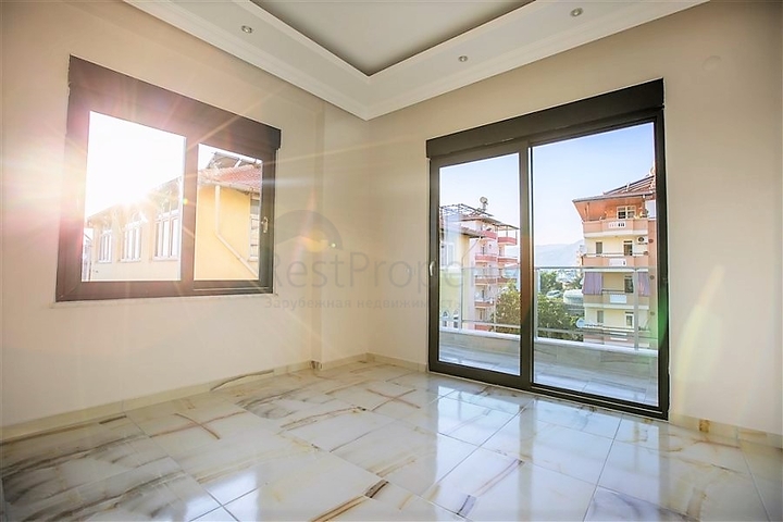 شقق ضمن مجمع سكني في المراحل النهائية من البناء في منطقة كاستل – ألانيا .