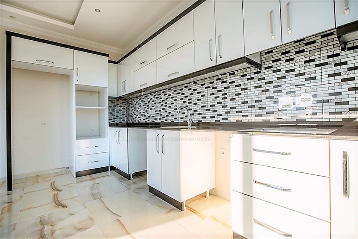 شقق ضمن مجمع سكني في المراحل النهائية من البناء في منطقة كاستل – ألانيا .