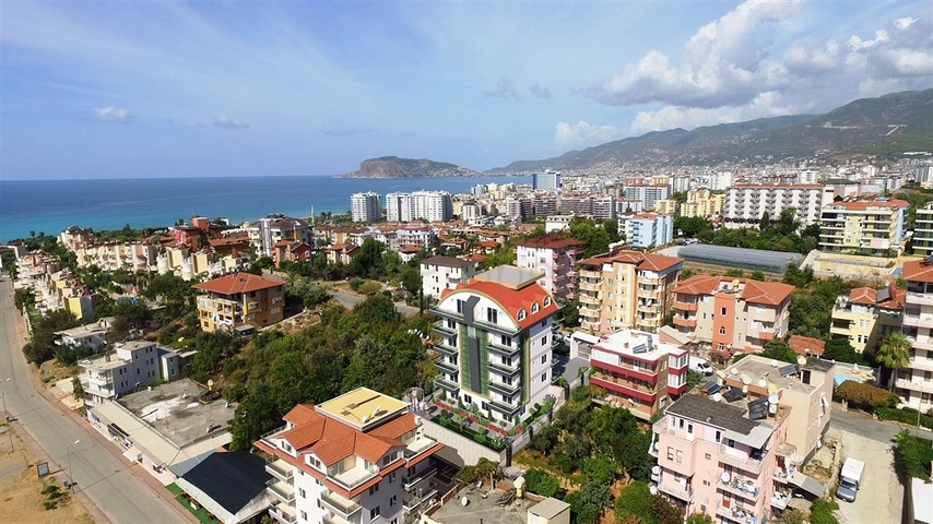 شقق ضمن مجمع سكني في المراحل النهائية من البناء في منطقة كاستل – ألانيا .