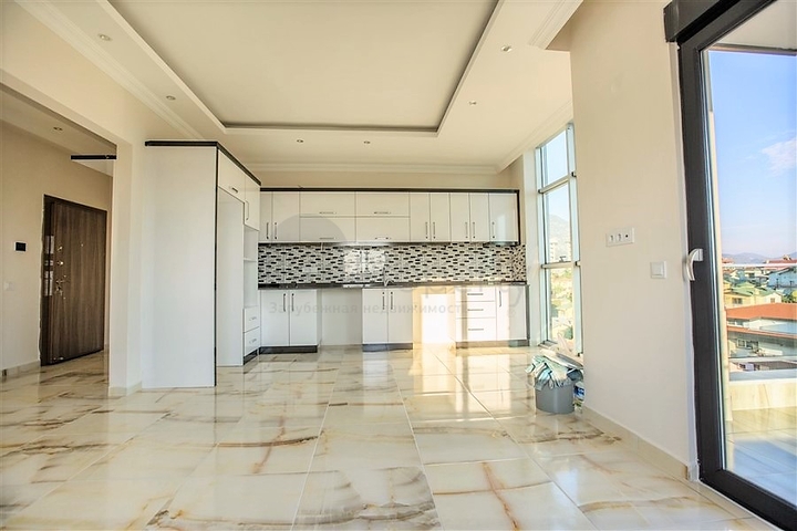 شقق ضمن مجمع سكني في المراحل النهائية من البناء في منطقة كاستل – ألانيا .