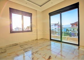 شقق ضمن مجمع سكني في المراحل النهائية من البناء في منطقة كاستل – ألانيا .