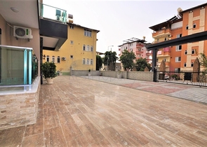 شقق ضمن مجمع سكني في المراحل النهائية من البناء في منطقة كاستل – ألانيا .