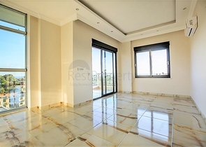 شقق ضمن مجمع سكني في المراحل النهائية من البناء في منطقة كاستل – ألانيا .