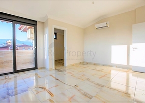 شقق ضمن مجمع سكني في المراحل النهائية من البناء في منطقة كاستل – ألانيا .