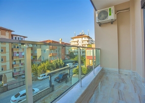 شقق ضمن مجمع سكني في المراحل النهائية من البناء في منطقة كاستل – ألانيا .