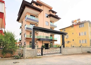 شقق ضمن مجمع سكني في المراحل النهائية من البناء في منطقة كاستل – ألانيا .