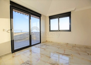 شقق ضمن مجمع سكني في المراحل النهائية من البناء في منطقة كاستل – ألانيا .