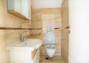 شقق ضمن مجمع سكني في المراحل النهائية من البناء في منطقة كاستل – ألانيا .