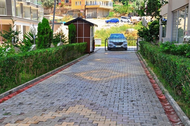 شقة بإطلالة جبلية مذهلة في منطقة ماهموت لار – ألانيا.