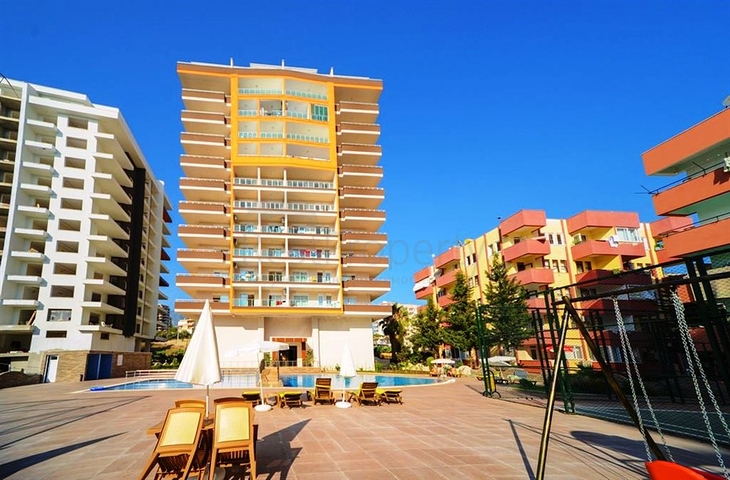 شقة بإطلالة جبلية مذهلة في منطقة ماهموت لار – ألانيا.