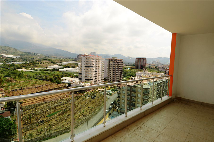 شقة بإطلالة جبلية مذهلة في منطقة ماهموت لار – ألانيا.