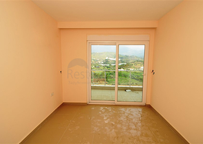 شقة بإطلالة جبلية مذهلة في منطقة ماهموت لار – ألانيا.