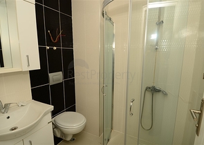 شقة بإطلالة جبلية مذهلة في منطقة ماهموت لار – ألانيا.