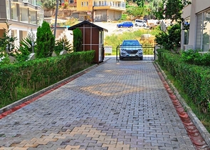 شقة بإطلالة جبلية مذهلة في منطقة ماهموت لار – ألانيا.