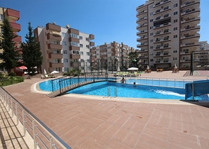 شقة بإطلالة جبلية مذهلة في منطقة ماهموت لار – ألانيا.