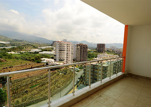 شقة بإطلالة جبلية مذهلة في منطقة ماهموت لار – ألانيا.