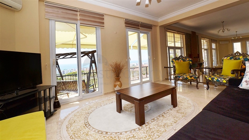 فيلا فاخرة بإطلالة جبلية وبحرية ساحرة ضمن مجمع رائع في منطقة كارجي جاك – ألانيا